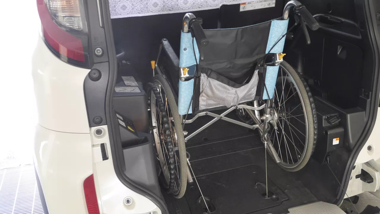 シエンタ 後部 車椅子格納