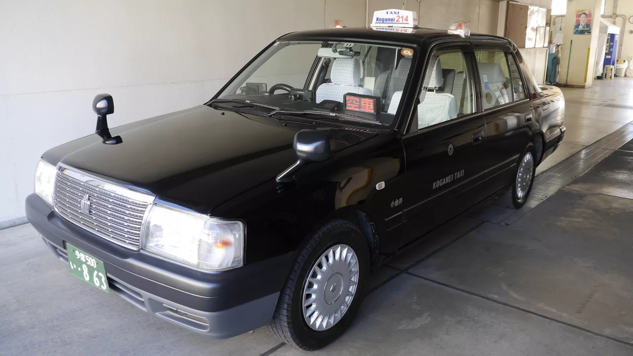 クラウンコンフォート 左前方