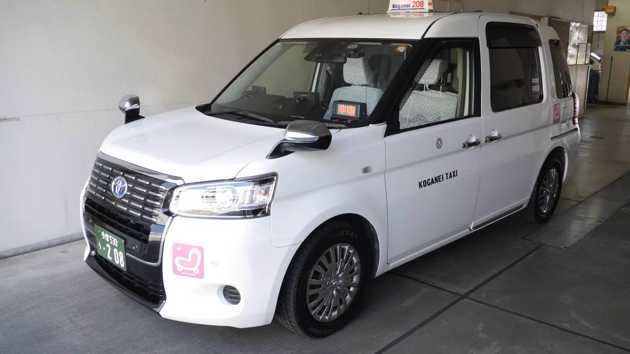 JPN TAXI 左前方から全体