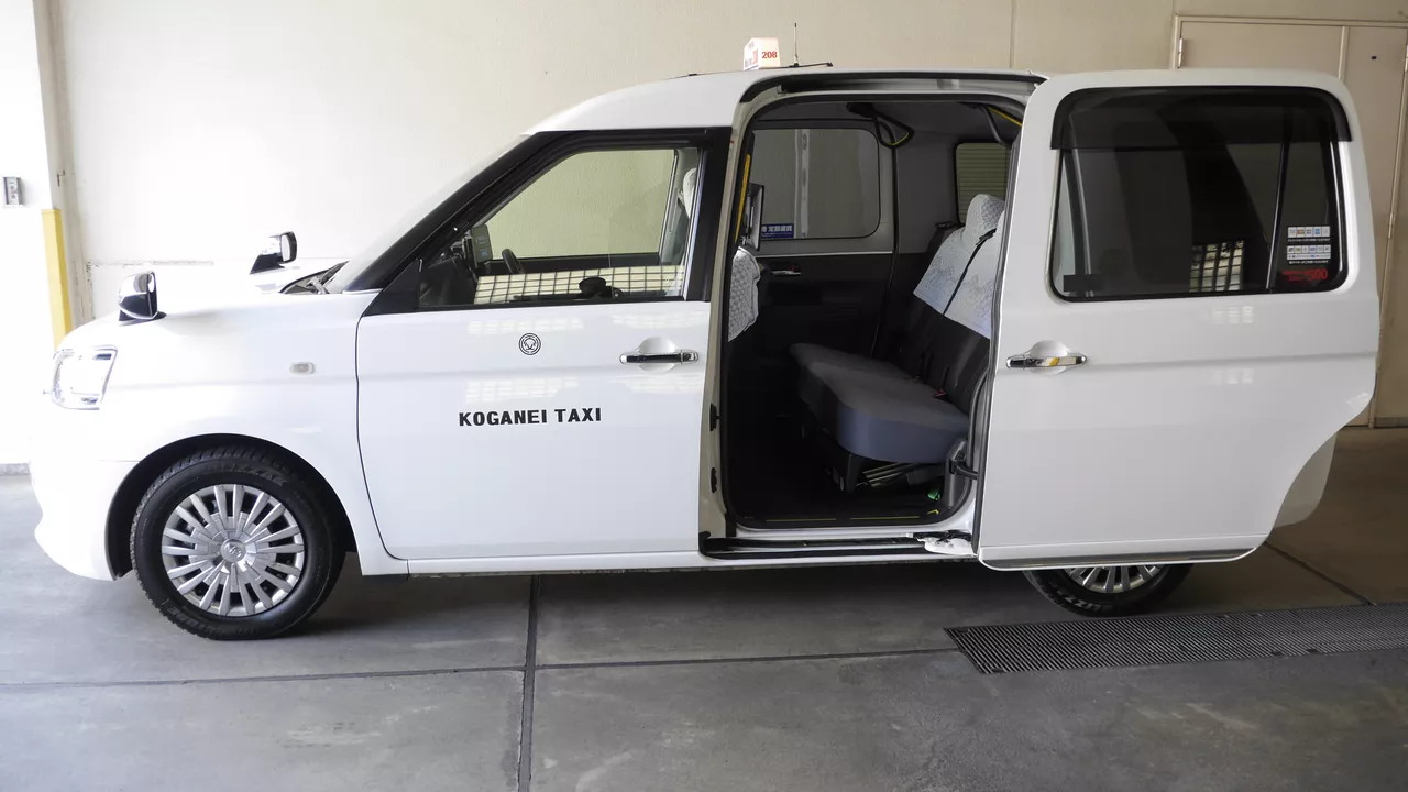 JPN TAXI 右側面 スライドドア開放